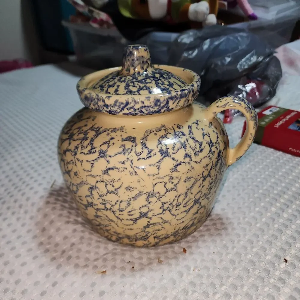 ROSEVILLE OHIO SPONGEWARE POTTERY BEAN POT